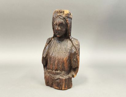 Bust of a Virgin in Majesty in monoxyle wood....