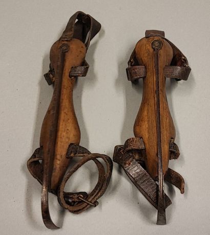 Paire d'anciens patins à glace, semelle en...
