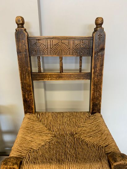 QUEYRAS. Paire de chaises en pin cembro et...