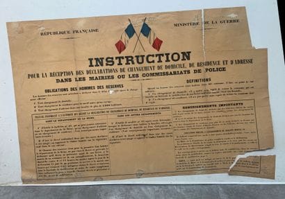 Lot de 7 affiches comprenant : - Instruction...