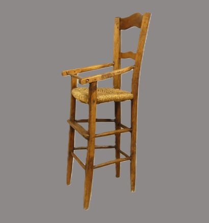 Chaise haute d'enfant en bois à assise paillée
H....