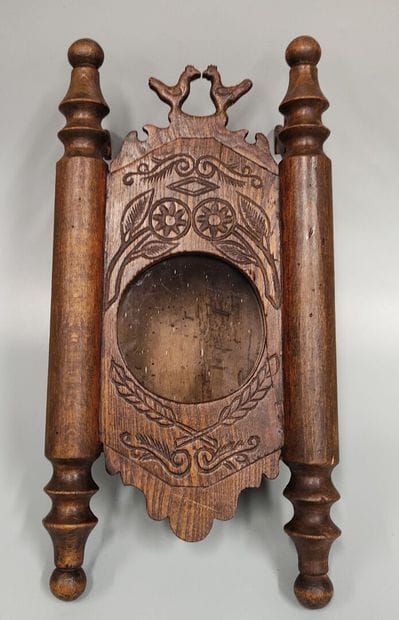 Porte-réveil mural en bois sculpté à décor...