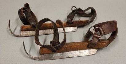 Paire d'anciens patins à glace, semelle en...