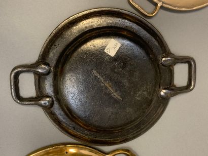 Two bronze dishes with two handles. Diameters:...