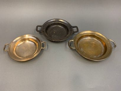 Two bronze dishes with two handles. Diameters:...