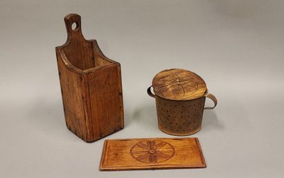Lot: a wooden applique cutlery case - 37...