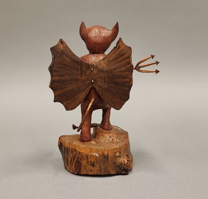 Petit diable en bois sculpté et métal - H....