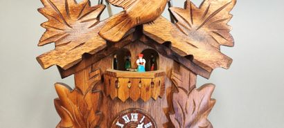 Coucou en bois, avec personnages tournant,...