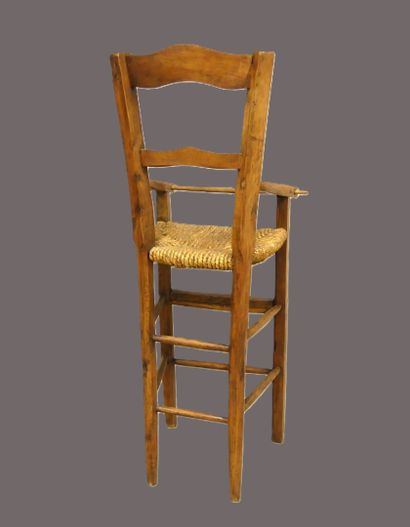 Chaise haute d'enfant en bois à assise paillée
H....