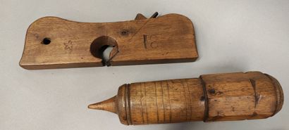 Lot: a planer, a planer-mounted saw and a...