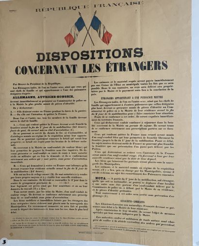 Lot d'affiches comprenant : - Le Petit Parisien...