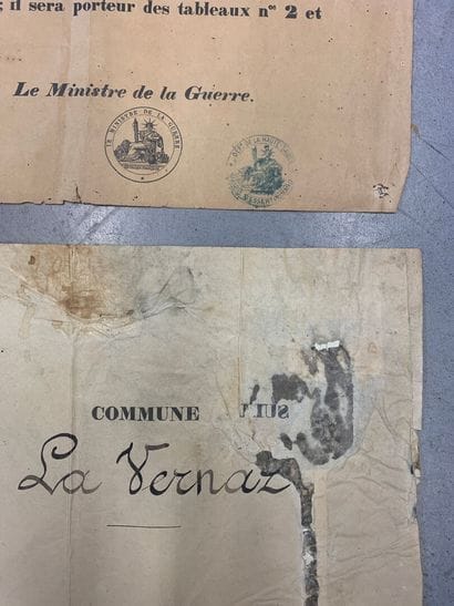 Lot de 7 affiches comprenant : - Instruction...