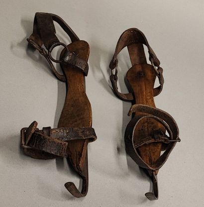 Paire d'anciens patins à glace, semelle en...