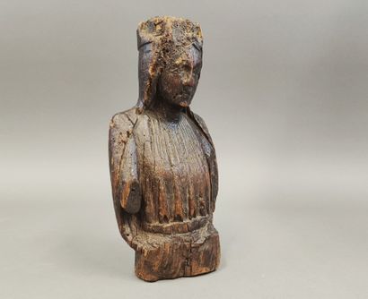 Bust of a Virgin in Majesty in monoxyle wood....