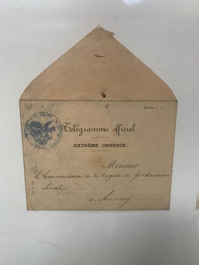 Lot d'affiches et enveloppes comprenant :...