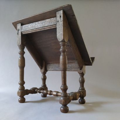 Oak table lectern, 18th century 
Turned wooden...