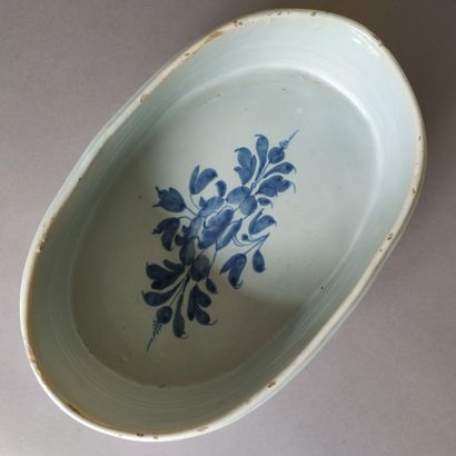 NEVERS, 19th century
Oval planter with faded...