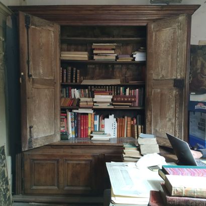 Molded oak bookcase, 18th century
Two parts,...