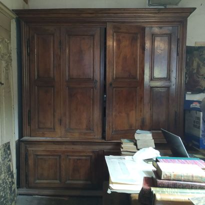 Molded oak bookcase, 18th century
Two parts,...