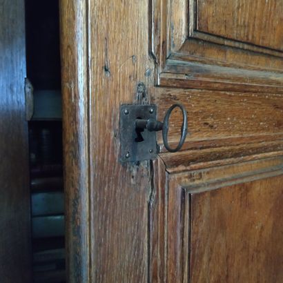 Molded oak bookcase, 18th century
Two parts,...