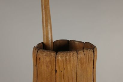 Lot including : - churn with beater in natural...