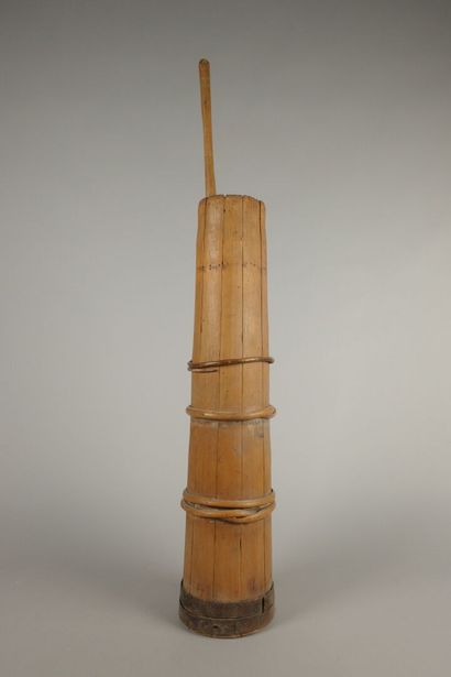 Lot including : - churn with beater in natural...