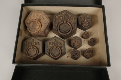 5 kgs scale with 2 x 2 kg, 2 x 1 kg, 1 x...