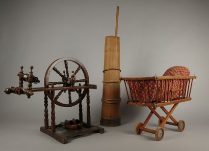 Lot including : - churn with beater in natural...