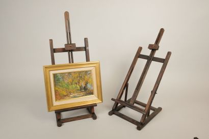 Pair of free-standing easels in stained wood
Folded...