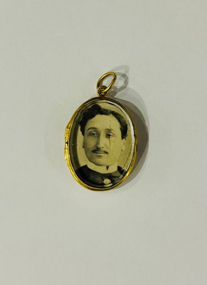Medallion pendant in 18K (750/000) yellow...
