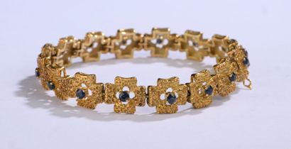 Link bracelet featuring a row of round sapphires...
