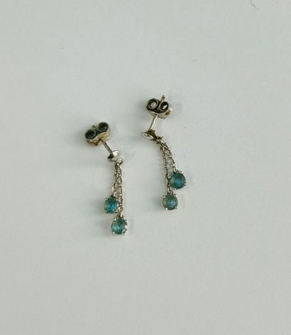 A pair of 18K (750/000) white gold stud earrings...