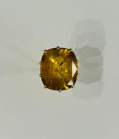 Ring set with a cushion-cut citrine in 18K...