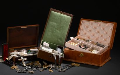 Lot of costume jewelry and miscellaneous...