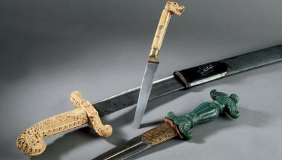 Sabre, talwar. Lame droite damassée à un...