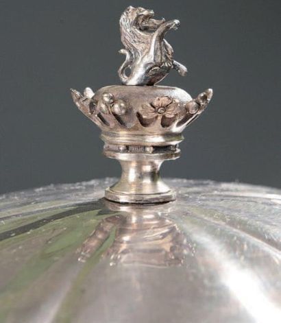 Paire de légumiers couverts et leurs doublures...