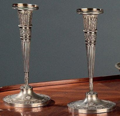 Paire de flambeaux en argent, le fût en carquois...