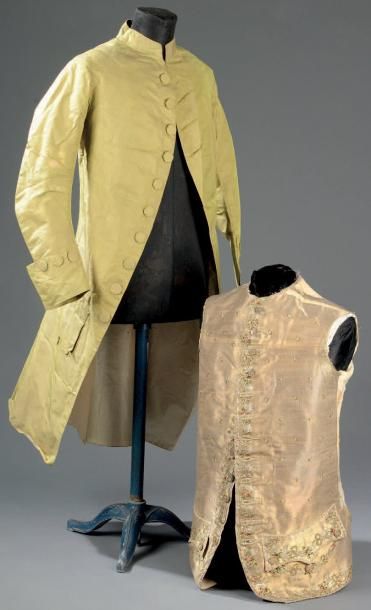 Habit, époque Louis XVI, dans un petit façonné...