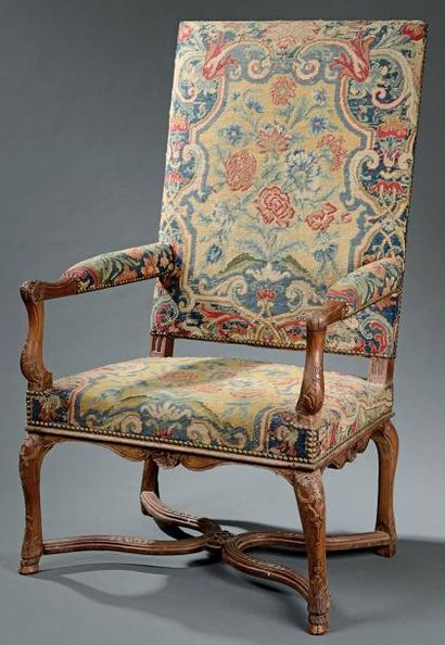 Suite de six fauteuils en bois mouluré et...