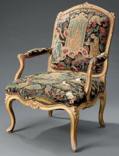 Fauteuil en bois mouluré sculpté et redoré...