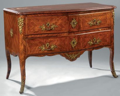 Commode en placage de bois de violette à...