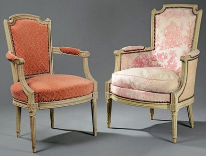 Suite de six fauteuils à dossier cabriolet...