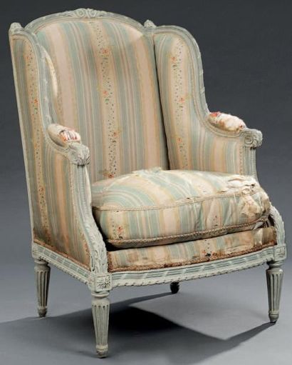 Bergère en bois mouluré, sculpté et laqué,...
