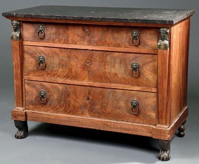 Commode en acajou et placage d'acajou, montants...