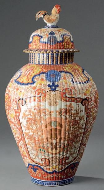 Potiche couverte Imari, Japon. XIXe siècle....