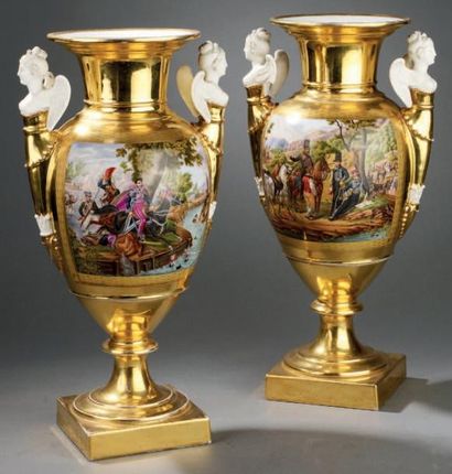 PARIS
Paire de vases de forme balustre reposant...