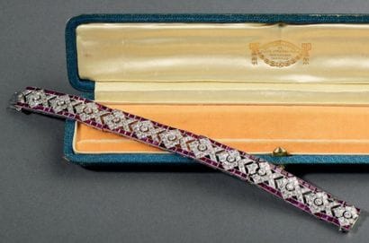 Bracelet ruban souple en platine ajouré de...