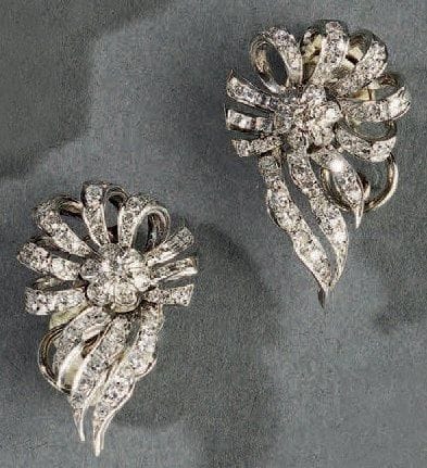 Paire de clips d'oreille en platine et or...