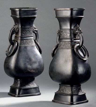 Paire de vases balustres quadrangulaires...