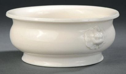Brûle-parfum en porcelaine blanc de Chine,...